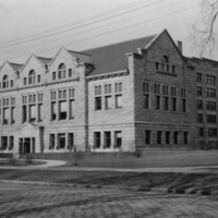 Carnegie_library_exterior_1910.jpg