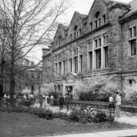 Carnegie_library_students_outside_spring_nd.jpg