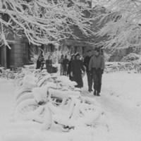 http://www.oberlinlibstaff.com/omeka203/plugins/Dropbox/files/students_outside_Carnegie_Library_winter_1949.jpg